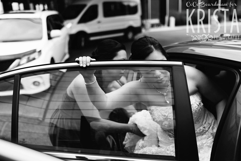 bride getting out of her car © Krista Photography